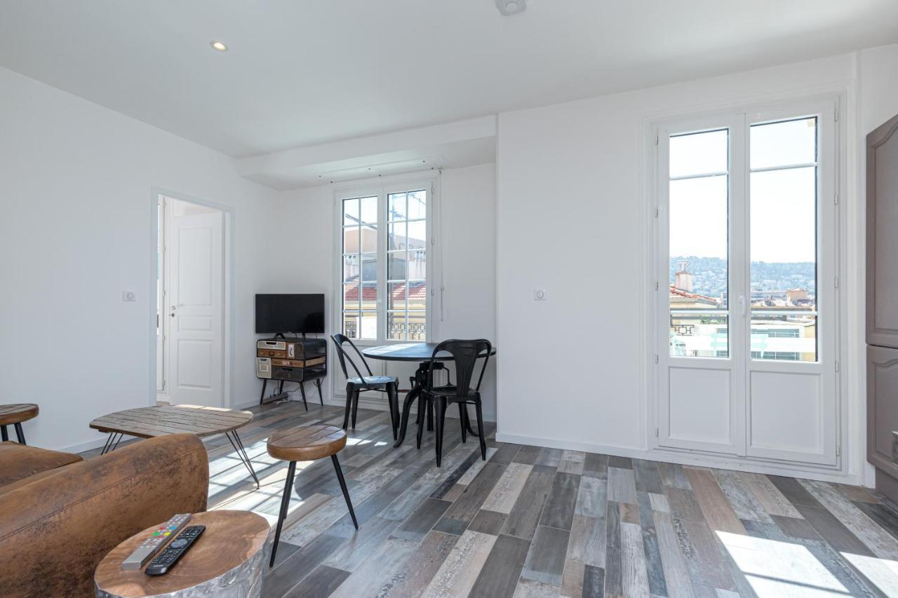 Squared Head-Apartment With Terrace In Νίκαια Εξωτερικό φωτογραφία